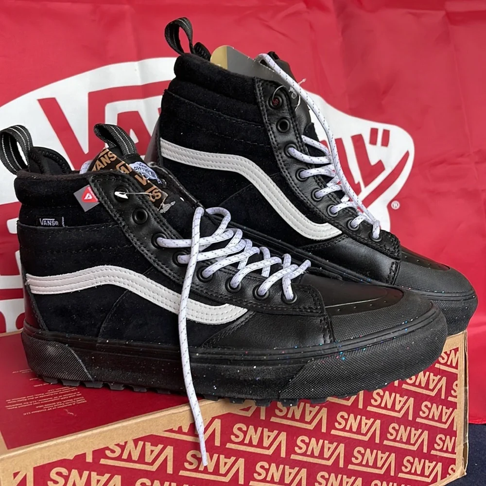 Vans WMNS Sk8-HI Mte-2
Glitter Black Glitter
VNOA5HZZUNM
Boots - sneakers - Picture 8 of 16